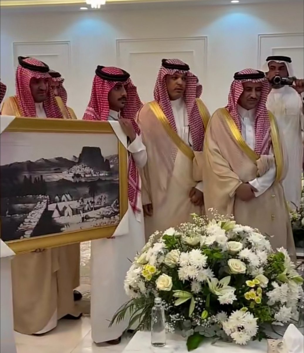 لوحة فنية قديمة لبلدة السويرقية لاحد الرحالة قدمها الشيخ أحمد بن عايض المندهه لسمو أمير منطقة المدينة المنورة الأمير سلمان بن سلطان والتي تعبر عن الآثار التاريخية للسويرقية