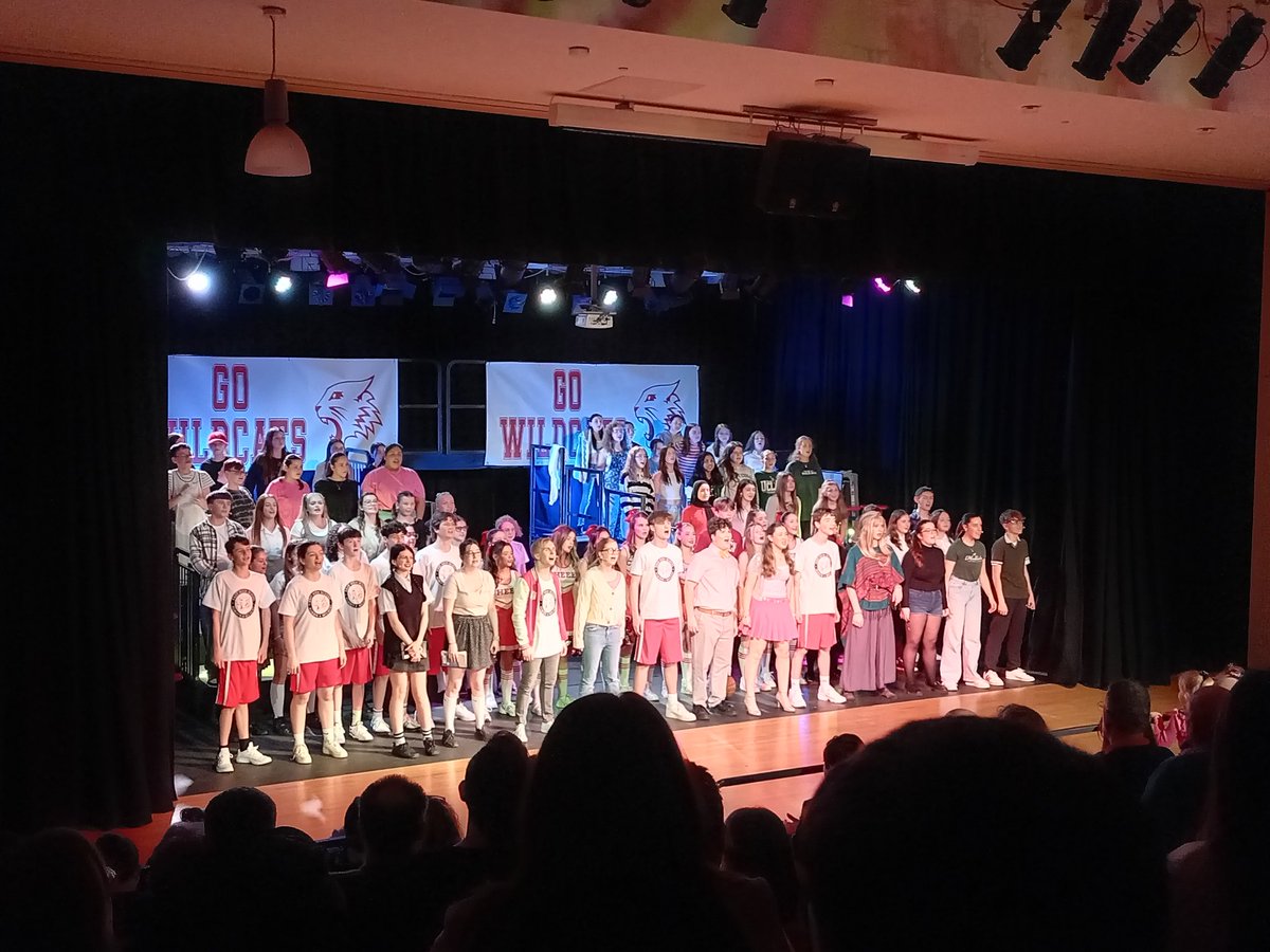 CyresYr7's tweet photo. Absolutely brilliant show tonight! Loved the acting, singing and production from all - da iawn chi! So lovely to see so many of our Year 7s getting involved as well! #cyresHSM @StcyresD @StCyresSchool https://t.co/J4xqsvGw5p