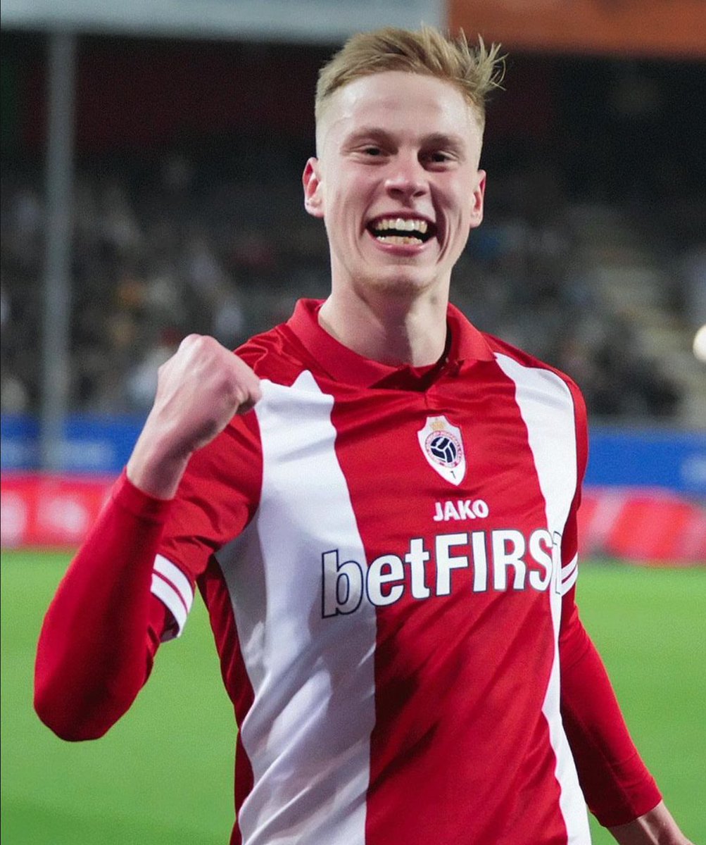 RomainHenry22's tweet photo. 📊 Les statistiques de Zeno Van Den Bosch (2003) avec Anvers contre Ostende :

⏩️1 but
⏩️116 ballons touchés (6 perdus)
⏩️84% de duels remportés (10/12)
⏩️94% de passes réussies
⏩️80% de passes en profondeur réussies (4/5)
⏩️4 dégagements 
⏩️4 tacles

Solide. https://t.co/ZTi4gvNLox