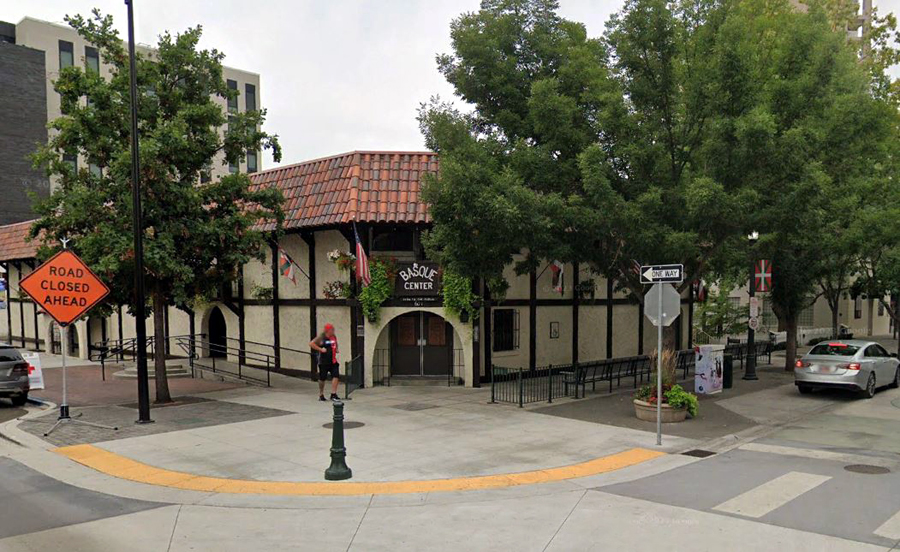 OldBoise's tweet photo. #ThrowbackThursday of then, 1970, and now of The Basque Center at 6th & Grove. Courtesy of Bob Hartman, History Of Boise, Idaho - 1863 To Present.
#OldBoise #idaho #downtownboise #idahome #boiseidaho #basquefood #boisebasque #boise #treasurevalley #basque #basquecenter https://t.co/FAdUFPFIuU