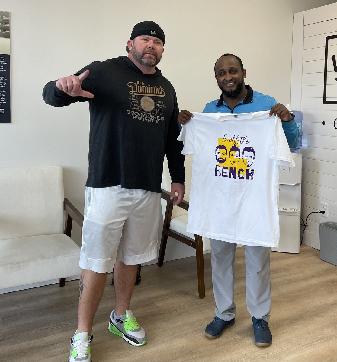 Went and seen DR Victor Robinson and got that back and neck cracked and gave him one of the new shirts that came in 💜💛 #chiropractor #choose901 coming to the Hernando soon 🔥🔥🔥 #ThePowerhouse