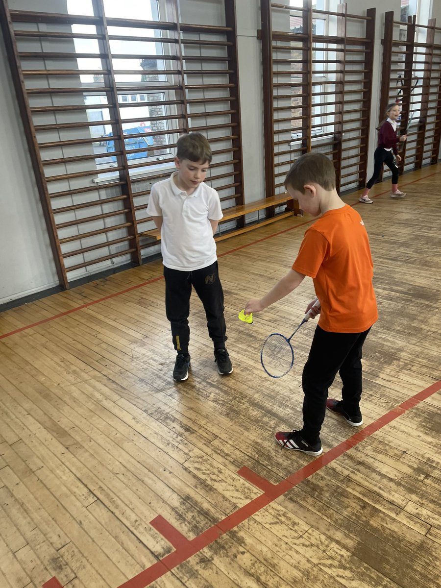 We have been observing our partners very closely to offer feedback about their forehand serve. 😃 🏸