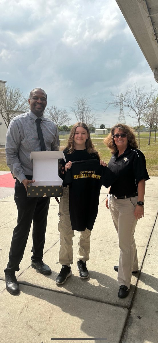 GiuntaMS_HCPS's tweet image. Giunta Giant, Jessica Kofron accepted to D.W. Waters Medical Academy! Hard work pays off, leaving Giunta with 5 high school credits! 💪🏼@MrYoung89139272 @Phyllis94602078 @VanAyresHCPS @TransformHCPS
