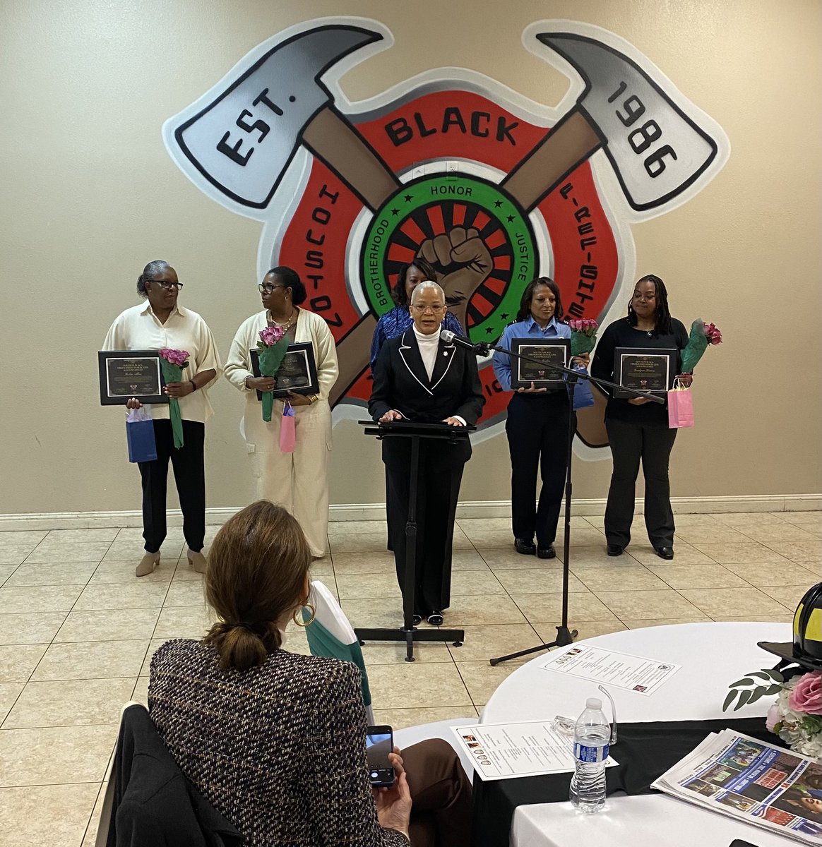 ChiefSamPena's tweet photo. Proud to join #HBFFA in acknowledging the ‘24 Trailblazer Honorees
@HoustonFire is proud of their achievements & proud of the path they’ve set for female firefighters & all firefighters that’ve followed
TY @HoustonTX CMs Willie Davis @MarthacastexT @salliealcorn for ur presence https://t.co/qtUet0oMmA
