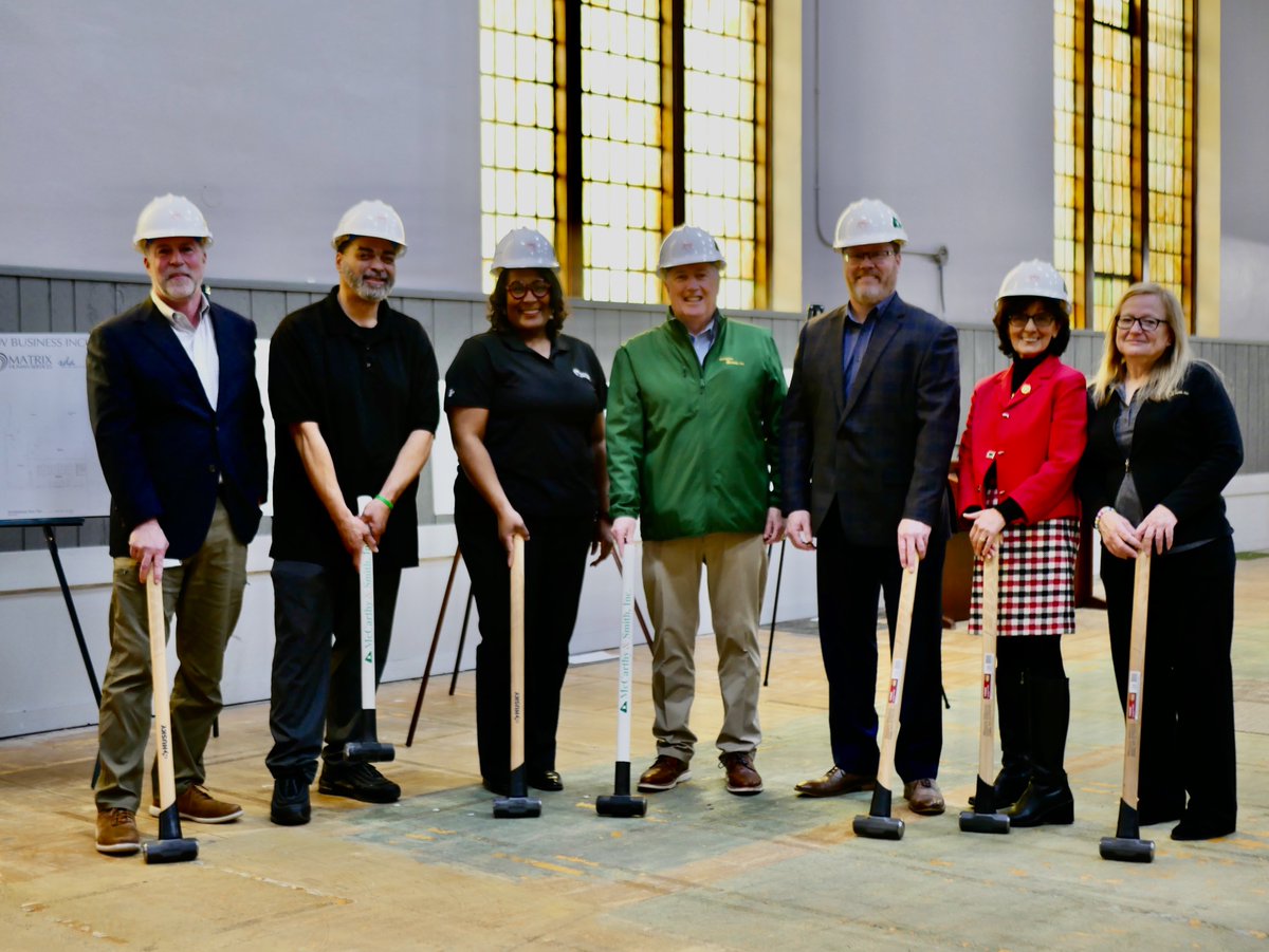 matrix_detroit's tweet image. We're grateful to all who joined us at the groundbreaking of the Matrix Center's $2 million renovation. Thank you @SenStabenow for making this possible. Special thanks to @MayorMikeDuggan for supporting our vision to create a first-class facility. 
#MatrixCenter #Detroit