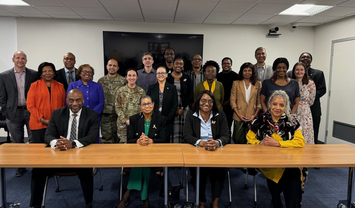 I bet not many Chairs of Medicine get to chop it up with Chairs of English, Fine Arts, History, etc. Fireside chat yesterday @HowardU between Chairs & Deans (seated.) (Yes, that is the amazing Ms. Phylicia Rashad in the front row, Dean, Chadwick Bozeman College of Fine Arts.)