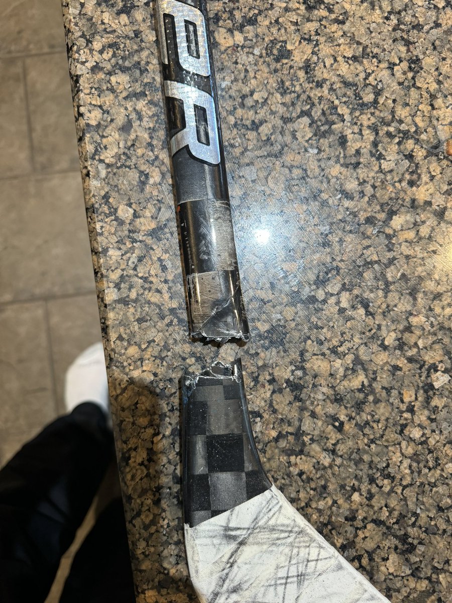 chadgriz's tweet photo. Gotta love how @BauerHockey encourages you to buy a custom stick as a Christmas gift but doesn’t give any acknowledgement for the fact it may not get used right away. $350 gets you 5 ice times &amp; their response is to offer assistance purchasing another one. #bauer #HockeyTwitter https://t.co/cRPcB4dS8J