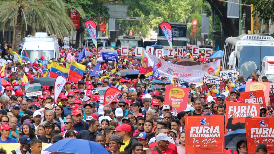 Inpsasel_vzla's tweet photo. #LoDijo•| Presidente Obrero 
@NicolasMaduro : «Juntos a nuestro pueblo sabremos defender este legado, que es parte de nuestra historia. Sigue vivo y vigente.»

#VenezuelaAntiimperialista 

@AlexisJCorredor @MinTrabajoVE
  @rusbelrondon https://t.co/CB0OSljXiX