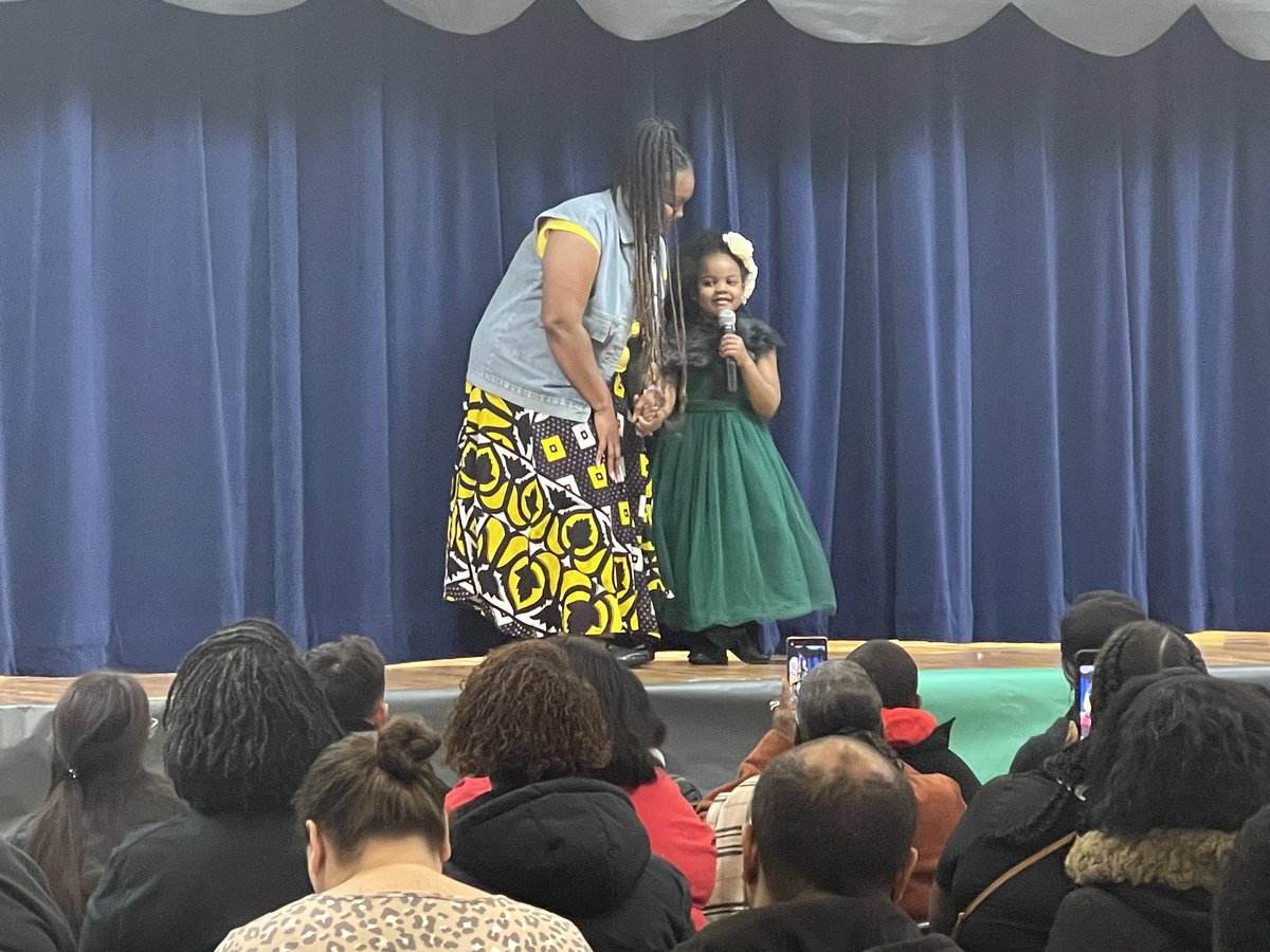 Kendall S. 📚📝🎧 tweet media