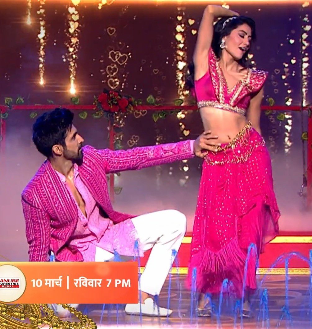 They look so hot there chemistry is 🔥🔥sriti looks stunning Arjit looks hot cant wait for the dance #KaiseMujheTumMilGaye