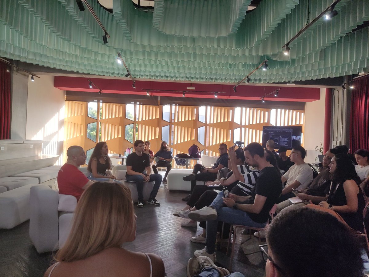 <a href="/platzi/">Platzi</a> #Platzipodcast
¿Concerveceamos?