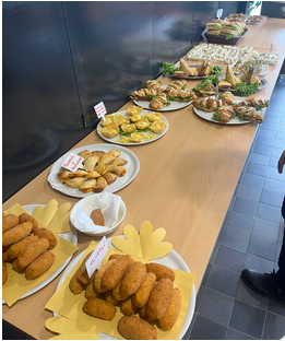 Day2 au lycée L. Blériot #eTwinning project Unlocking Eco-Cooking Creativity" continue. Travail en équipe nationale pour cuisiner des snackings <a href="/cdibleriot/">CDI Louis Blériot</a>   <a href="/lohynova/">Kornelia Lohynova</a> <a href="/eTwinningFrance/">eTwinning France</a> <a href="/DareicV/">DareicVersailles</a> <a href="/villedetrappes/">Trappes</a>