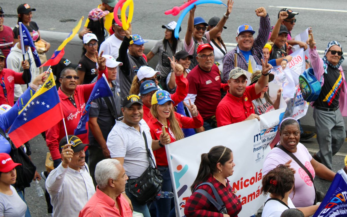 Inpsasel_vzla's tweet photo. #LoDijo•| Presidente Obrero 
@NicolasMaduro : «Juntos a nuestro pueblo sabremos defender este legado, que es parte de nuestra historia. Sigue vivo y vigente.»

#VenezuelaAntiimperialista 

@AlexisJCorredor @MinTrabajoVE
  @rusbelrondon https://t.co/CB0OSljXiX