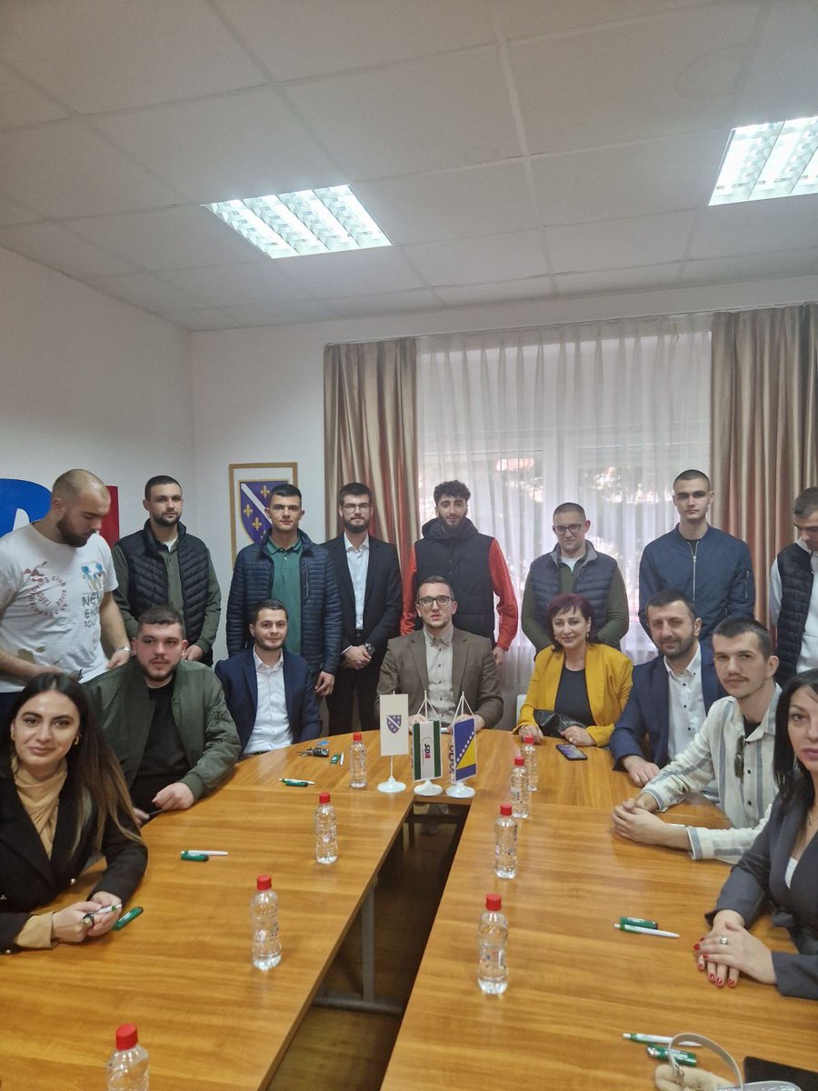 LalicMirza's tweet photo. Hvala prijateljima iz Asocijacije mladih @SDASandzaka na posjeti našoj organizaciji u Mostaru i Hercegovini. S našom braćom i sestrama iz Sandžaka moramo konstantno poboljšavati veze i odnose, razmjenjivati iskustva i mišljenja. Dijelimo istu sudbinu. Pripadamo istom narodu.🇧🇦 https://t.co/dyDQn0oVDK
