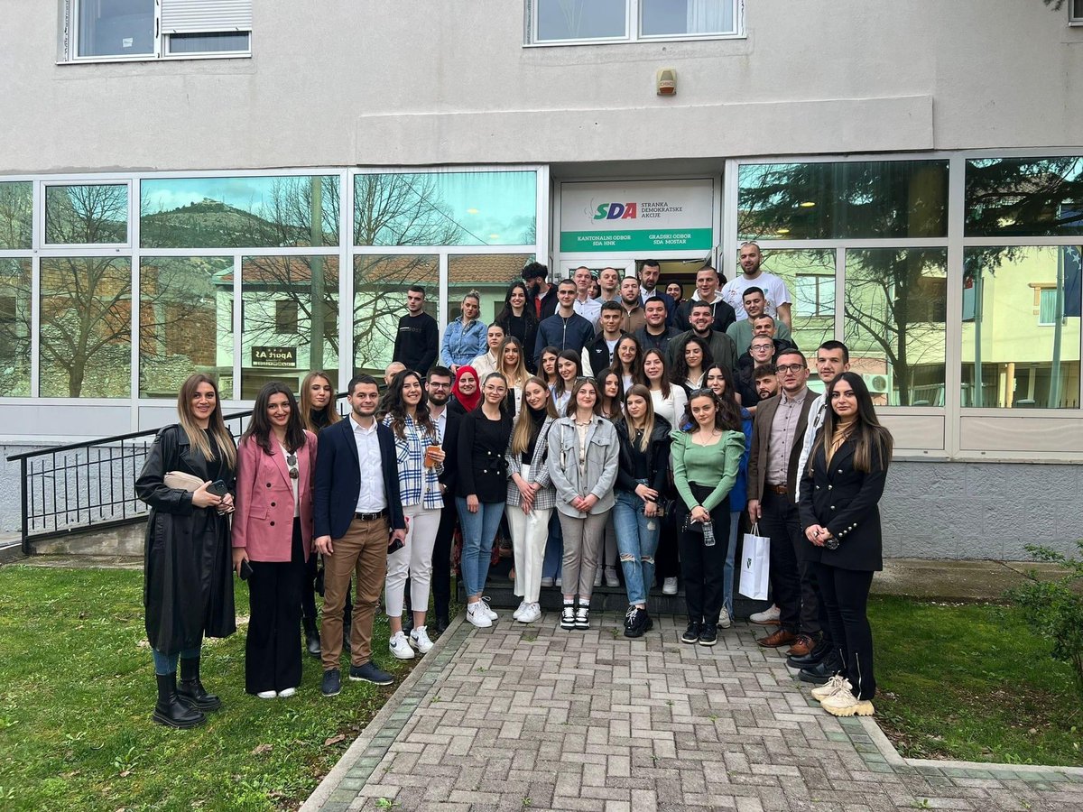 LalicMirza's tweet photo. Hvala prijateljima iz Asocijacije mladih @SDASandzaka na posjeti našoj organizaciji u Mostaru i Hercegovini. S našom braćom i sestrama iz Sandžaka moramo konstantno poboljšavati veze i odnose, razmjenjivati iskustva i mišljenja. Dijelimo istu sudbinu. Pripadamo istom narodu.🇧🇦 https://t.co/dyDQn0oVDK