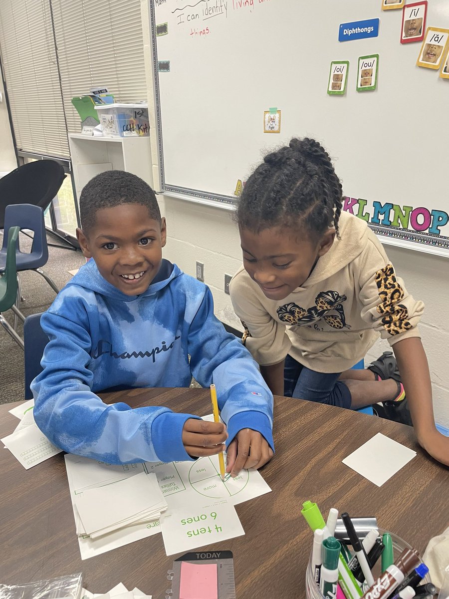 BethPuckett15's tweet photo. 1st grade students using guided math from @reagantunstall to compare pictorial models! @WISDHardy @SarahTBallew https://t.co/NsnhPVCrCB