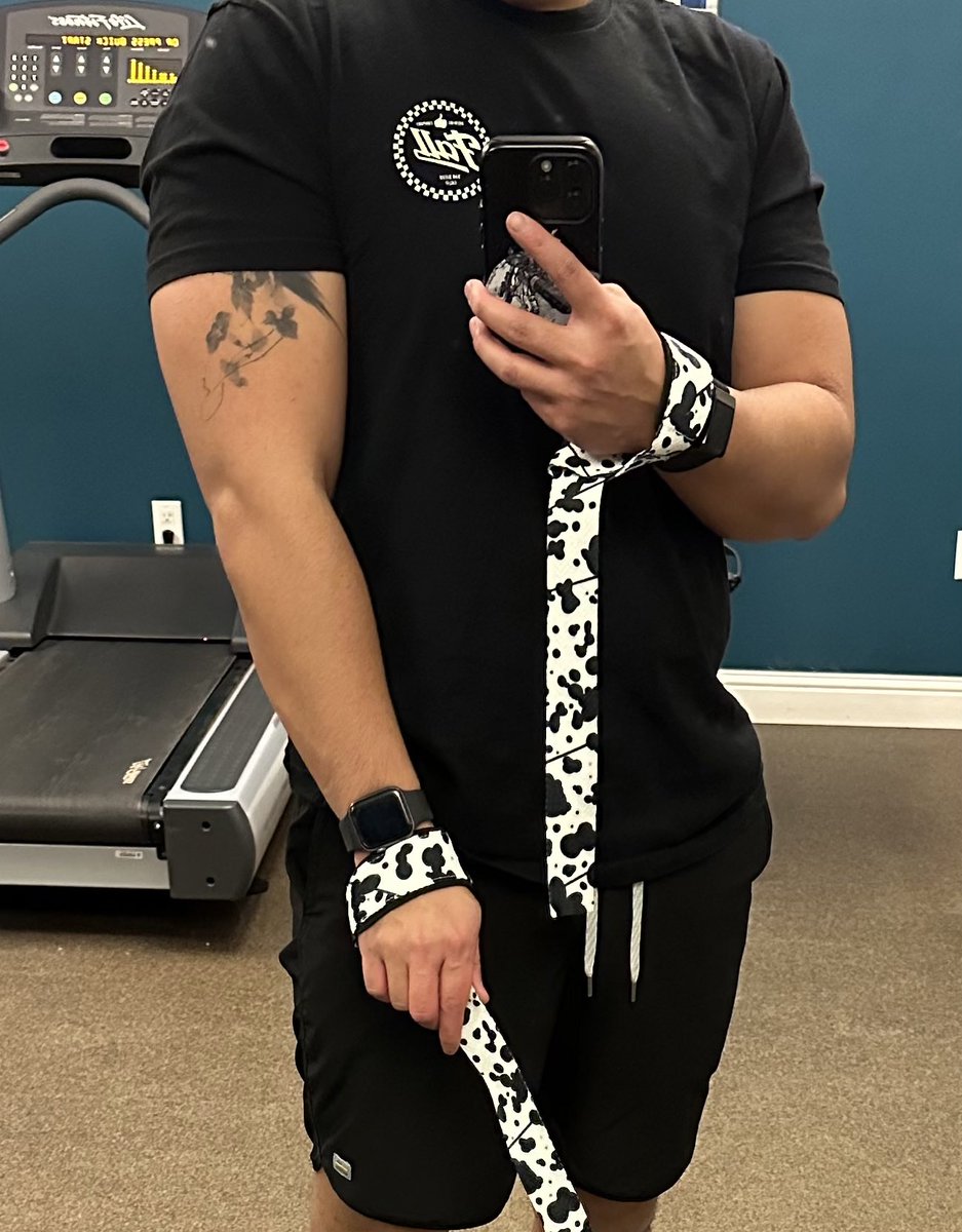 jay_oliverr's tweet photo. I’m in love with my new lifting strap! The road to better health & future cosplays continues!!
#6monthprogress #vtubervsirl #Overtime https://t.co/HCyhOnFeVj
