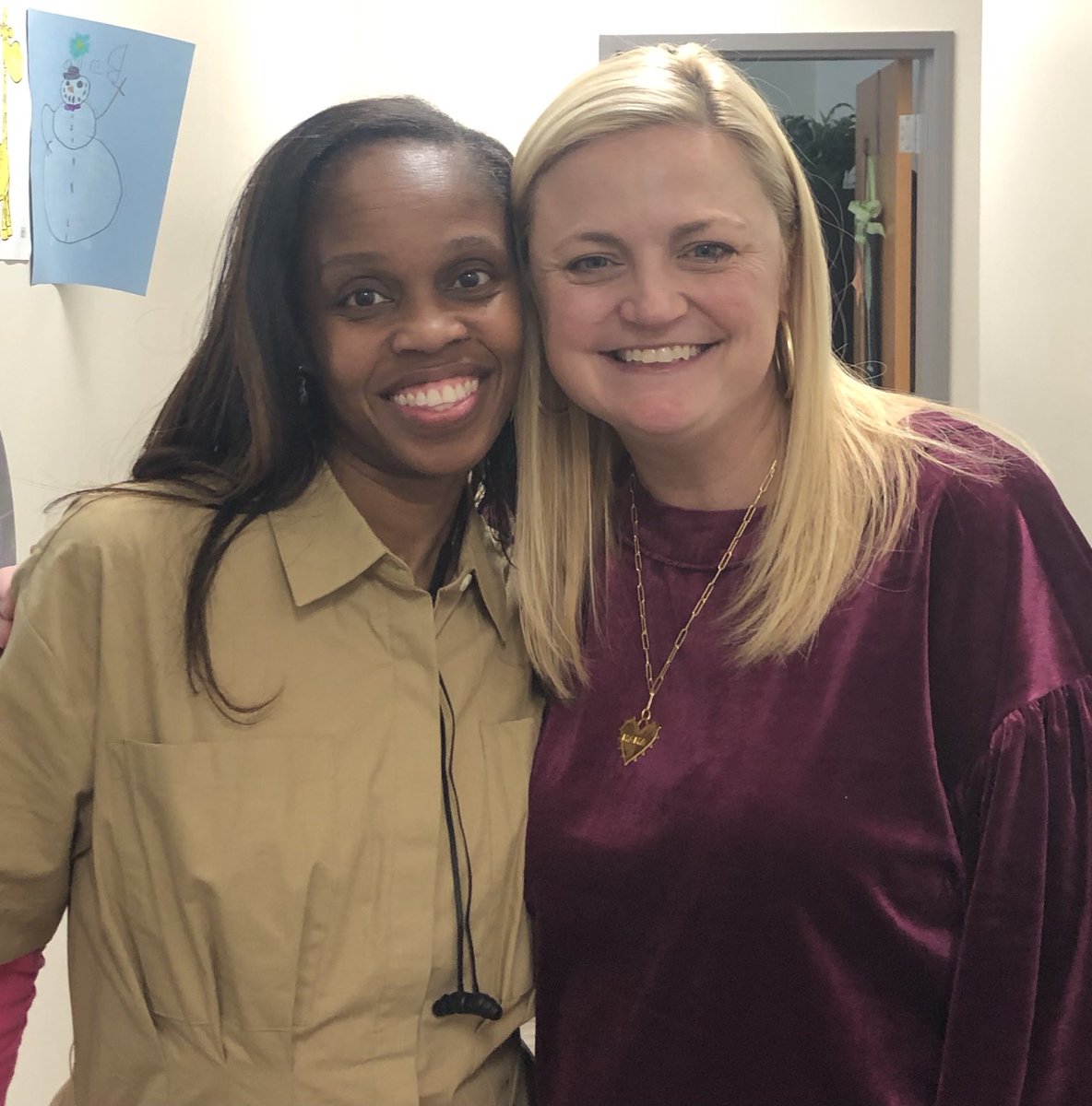 All smiles ⁦<a href="/ebenezer_avenue/">ebenezer_avenue</a>⁩ with ⁦<a href="/leea2006/">Sheleea Leonard</a>⁩ and ⁦<a href="/KasieBailey/">Kasie Bailey</a>⁩ What a great visit in The Nest!