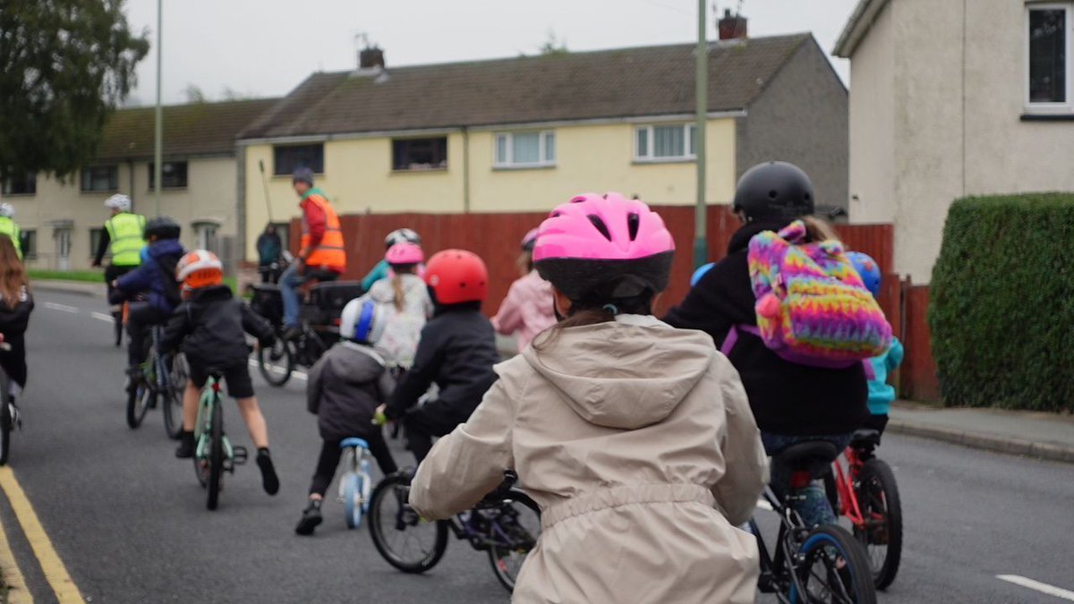 For our 15th anniversary we want to see as many @schwalbeuk #FRidedays bike buses riding to school on Friday 15 March for the Sustrans #BigWalkandWheel. Find out how you can set up your own bike bus using our handy guide: buff.ly/3P74WDo