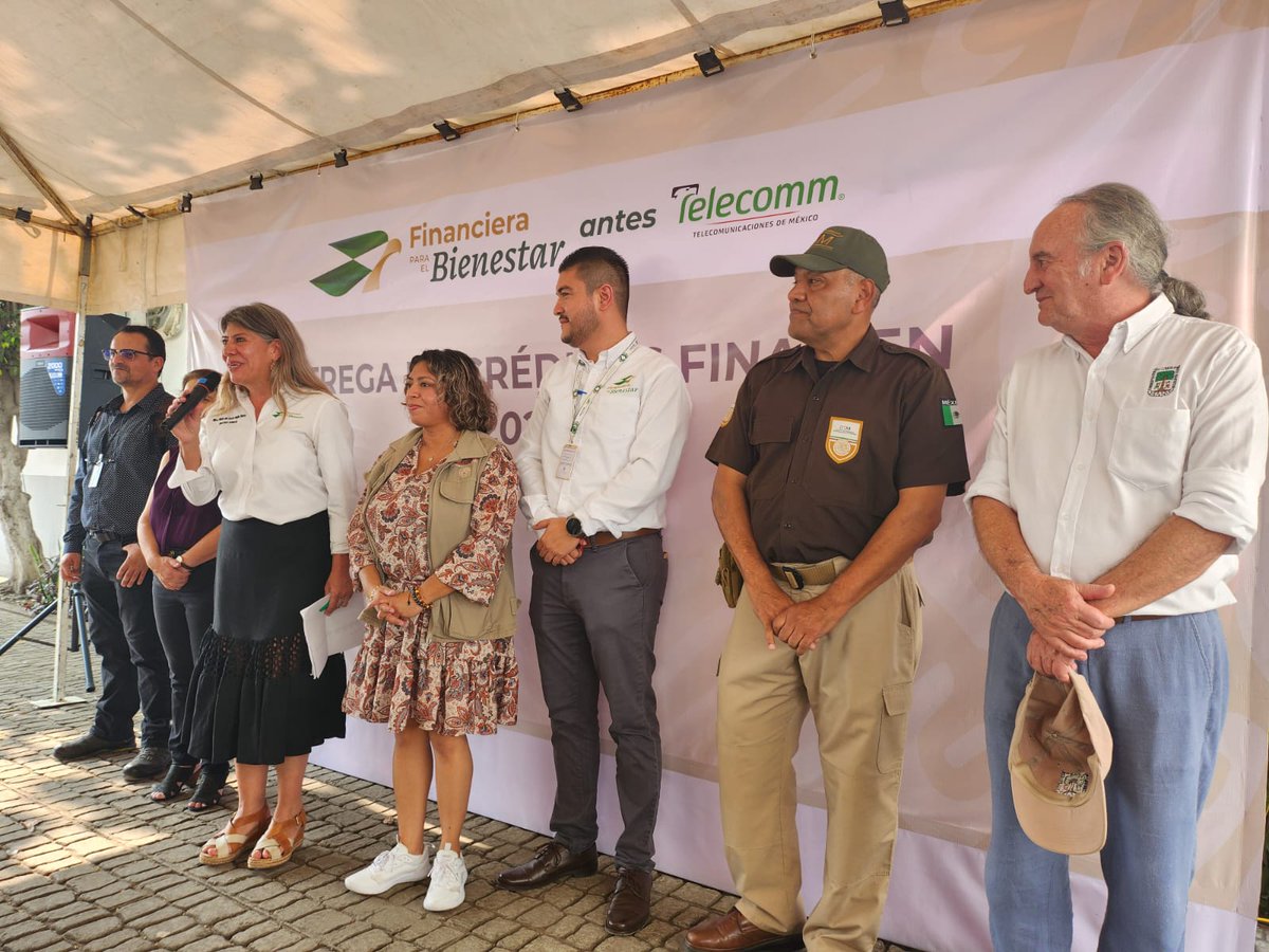 FinabienMex's tweet photo. La directora general de Financiera para el Bienestar, Rocío Mejía Flores, encabezó el cierre de la entrega simbólica de créditos #Finabien, en el puerto de Veracruz. 😃
Con el propósito de fortalecer la economía local de las y los mexicanos. 🇲🇽
#FinabienContigo https://t.co/oC5T2DFLKD