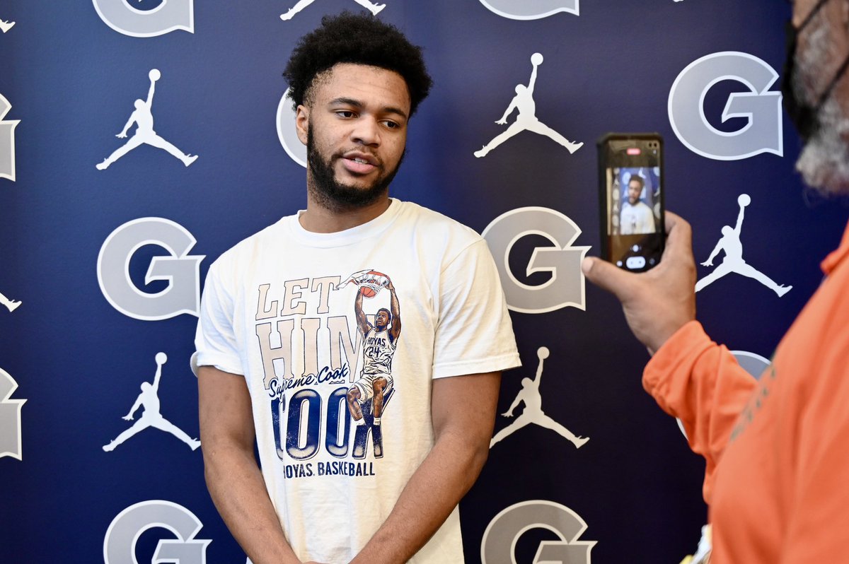 👀 Jayden Epps sporting the “Let Him Cook” shirt at media availability today. #HoyaSaxa