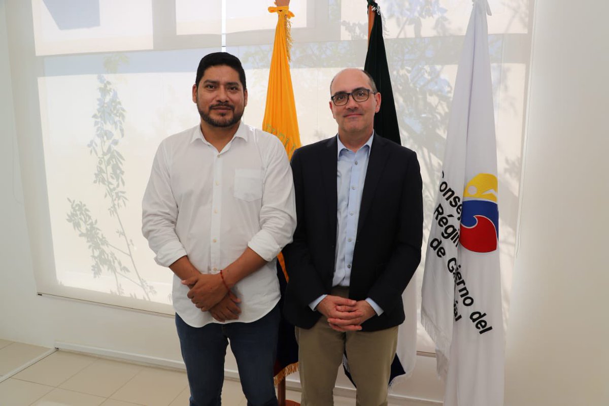 #CooperaciónInternacional | En el día de hoy, en San Cristóbal, el Magister Edwin Altamirano sostuvo una reunión oficial con el señor Erik Martini, Cónsul General de los Estados Unidos en Ecuador.