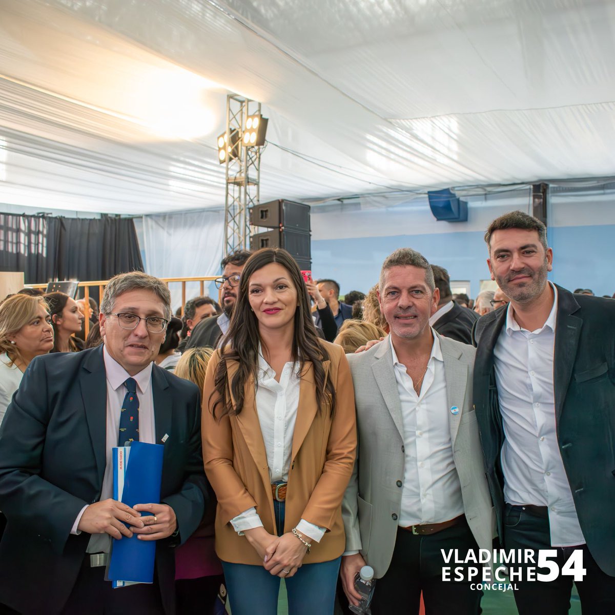 espechevladimir's tweet photo. Inicio 41° Período de Sesiones Ordinarias.
🔷Siempre 54🔶️
#ConcejalVladimirEspeche #MovimientoPopularFueguino #mopof54 #MPF #GESTION2024 https://t.co/bFAye5DJ7V