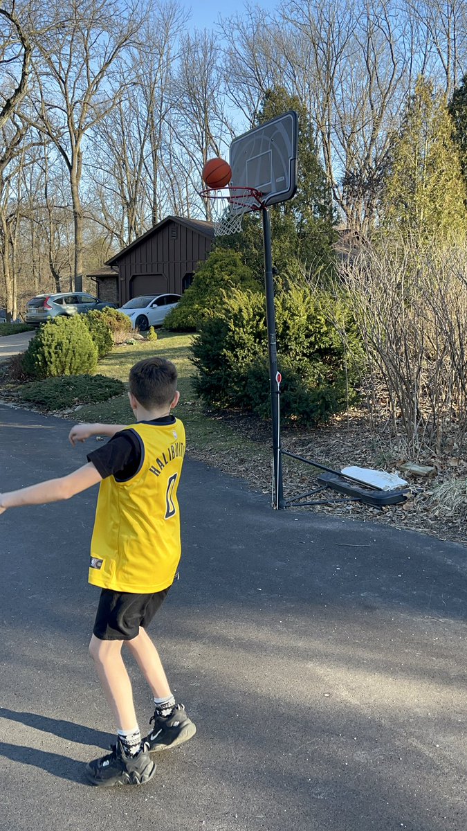 theferginator's tweet photo. @TyHaliburton22 @Pacers  Happy birthday from your biggest fan! https://t.co/SESY8sgcuF