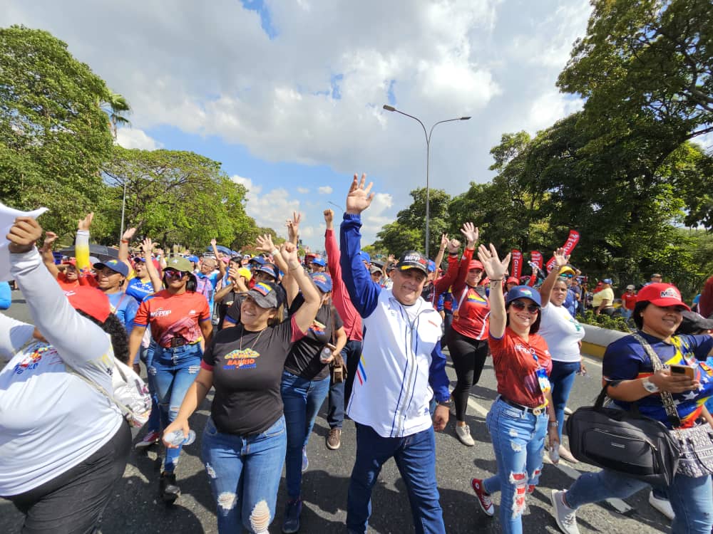MPPOP_OFICIAL's tweet image. #29F 🇻🇪 El Pueblo vibró ❤️ Fuerza Obrera y revolucionaria MPPOP de la mano de los hnos y hnas de GMBNBT y entes adscritos, acompañados del Mtro. @GRaulparedes se desplegaron por la vigencia del pensamiento Antiimperialista y bolivariano.
@NicolasMaduro
#FuriaBolivarianaPaLante