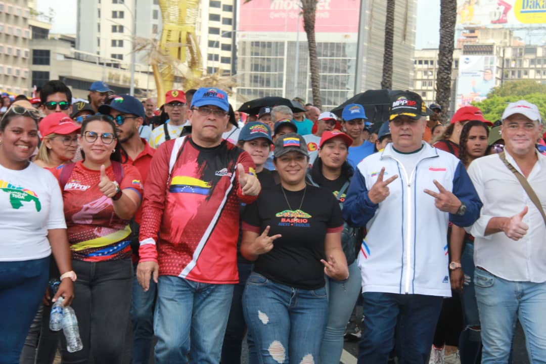 MPPOP_OFICIAL's tweet image. #29F 🇻🇪 El Pueblo vibró ❤️ Fuerza Obrera y revolucionaria MPPOP de la mano de los hnos y hnas de GMBNBT y entes adscritos, acompañados del Mtro. @GRaulparedes se desplegaron por la vigencia del pensamiento Antiimperialista y bolivariano.
@NicolasMaduro
#FuriaBolivarianaPaLante