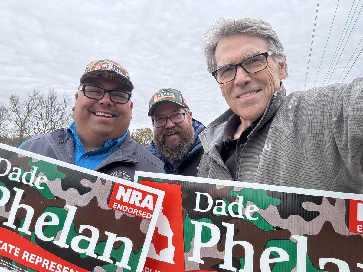 Proud to join @GovernorPerry to campaign for and stand with Speaker @DadePhelan out in Orange and Jasper Counties today. #txlege #hd21