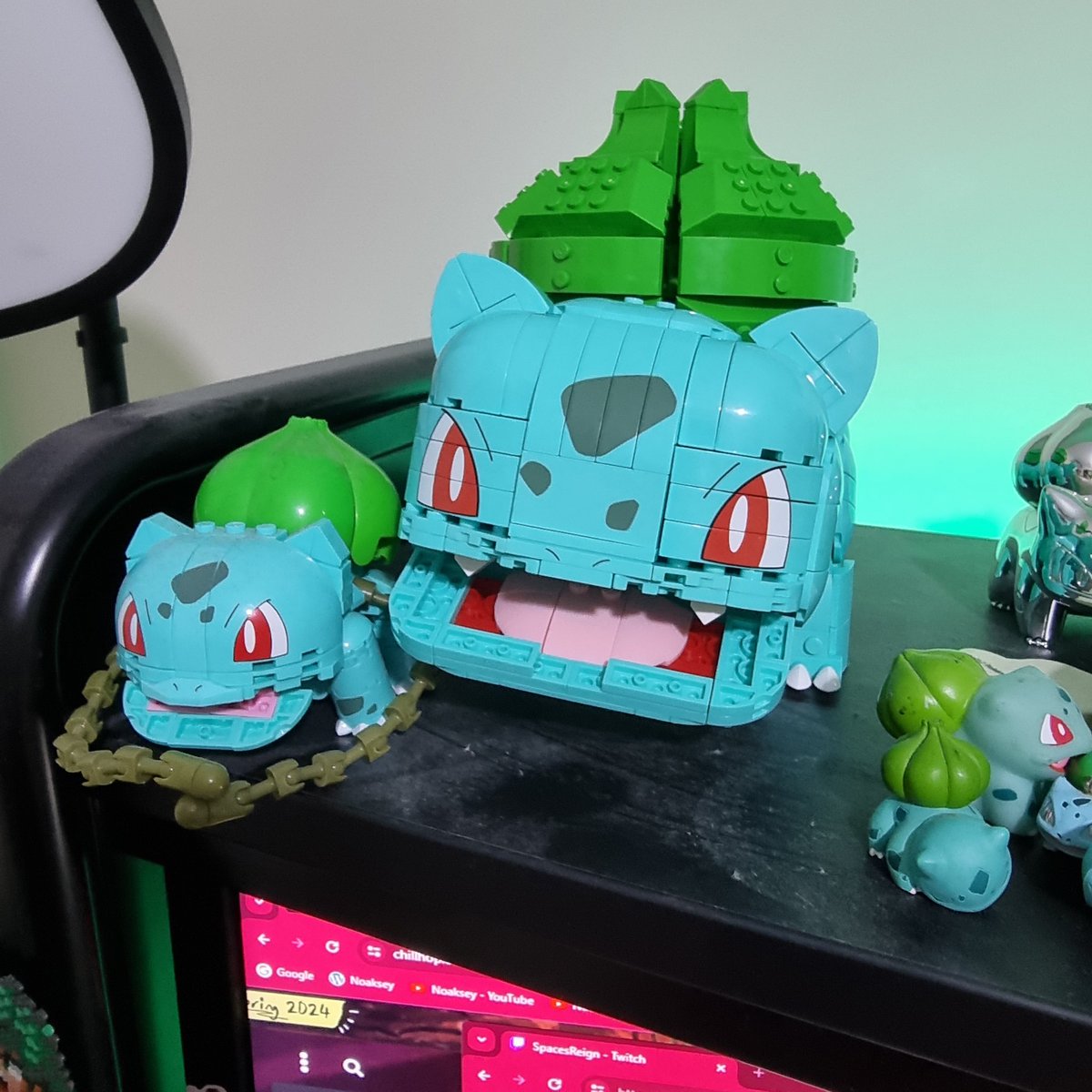 NoakseyV1's tweet image. Tonight I built this massive #bulbasaur from #megablocks 

It took me four hours to complete!

The other megablock bulba for size comparison 

#twitch #pokemon #PokemonDay2024