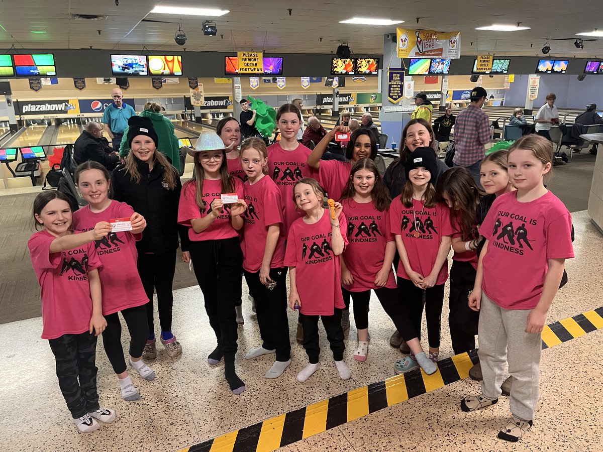 NEMHAu11F_tier1's tweet photo. With an extra day this year, we decided to do something acts of kindness while bowling. The girls handed out some gift cards and hid them around the alley. #spreadkindness #payitforward https://t.co/cvIMhwYcoH