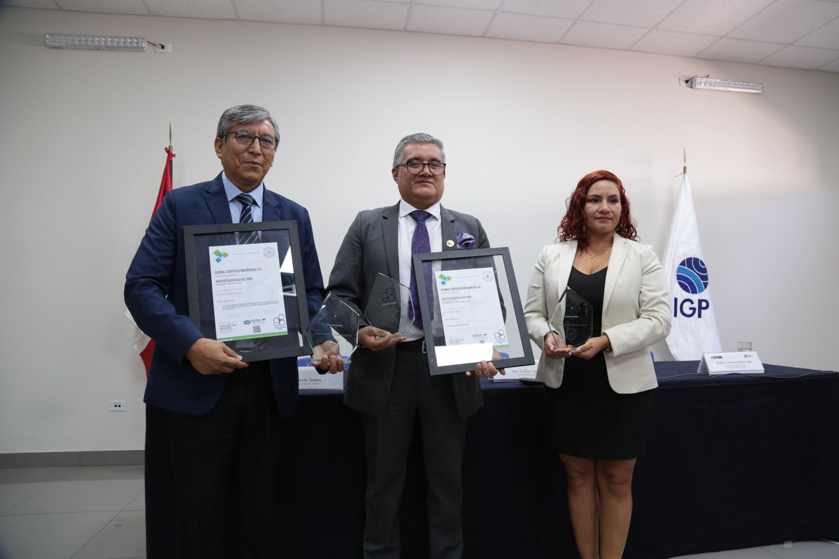 igp_peru's tweet photo. 📸 El IGP implementó con éxito el Sistema Integrado de Gestión que comprende los ISO 9001 (Gestión de calidad), 27001 (Seguridad de la información) y 37001 (Gestión Antisoborno).

Esta certificación respalda servicios del CENSIS en el monitoreo de la actividad sísmica en el país. https://t.co/YRg4tacgbY