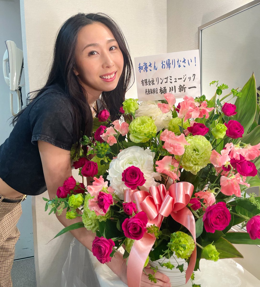 official_nagomi's tweet photo. 昨日は #ブギウギ トークショーin青森が
ありました。お花も届きました🌸💐
ありがとうございます😊 https://t.co/UvCPS8KKp5