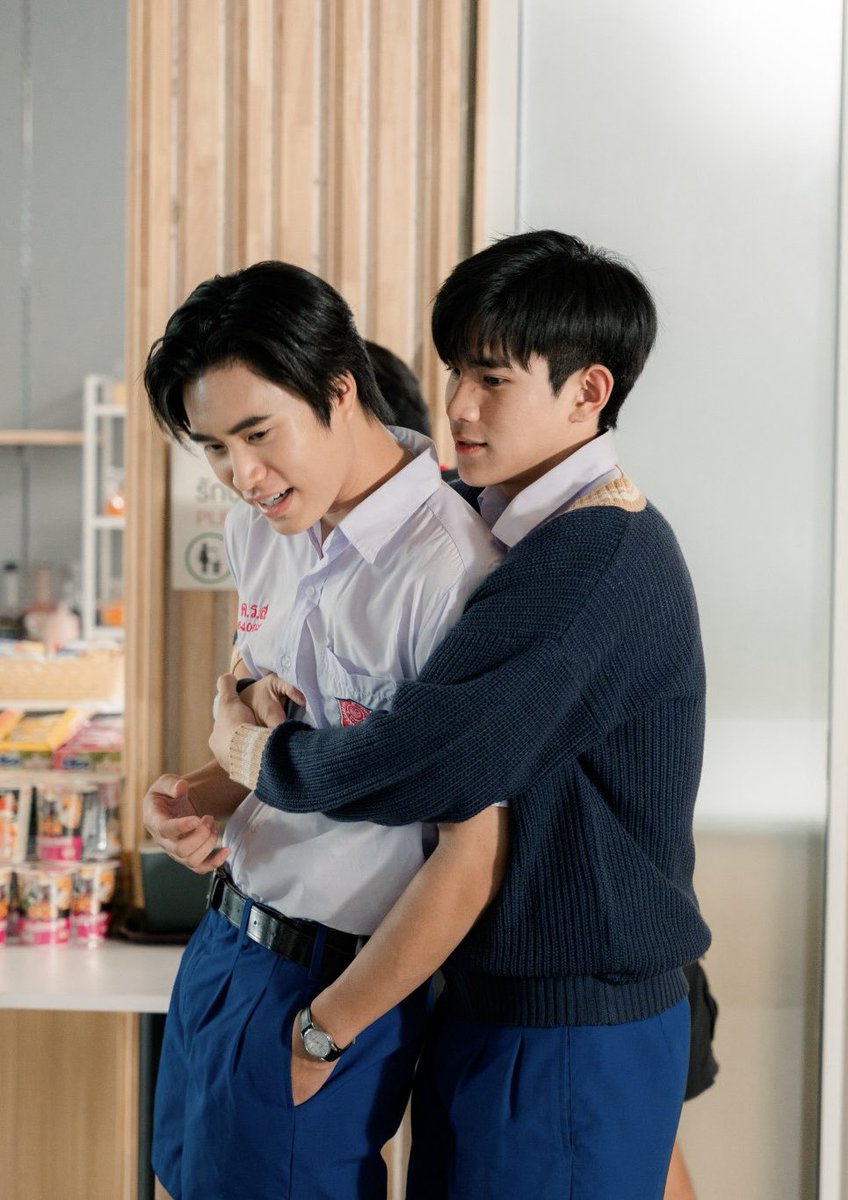 Granny_G4's tweet photo. 😲อหหห~Q18 อย่างโหด…!!!
🫂กอดๆนะเจ้าเด็ก@gemini_ti @tawattannn 
😻วันนี้ตื่นเที่ยงกันเลยก็ได้นะครับ555555
🤗have a nice day ทำงานให้สนุกนะ…✌🏻✌🏻

#TodayWithGemini  
#Gemini_NT #เจมีไนน์
#TodayForFourth  
#Fourthnattawat #โฟร์ทณัฐวรรธน์ https://t.co/jwYEzozTCi