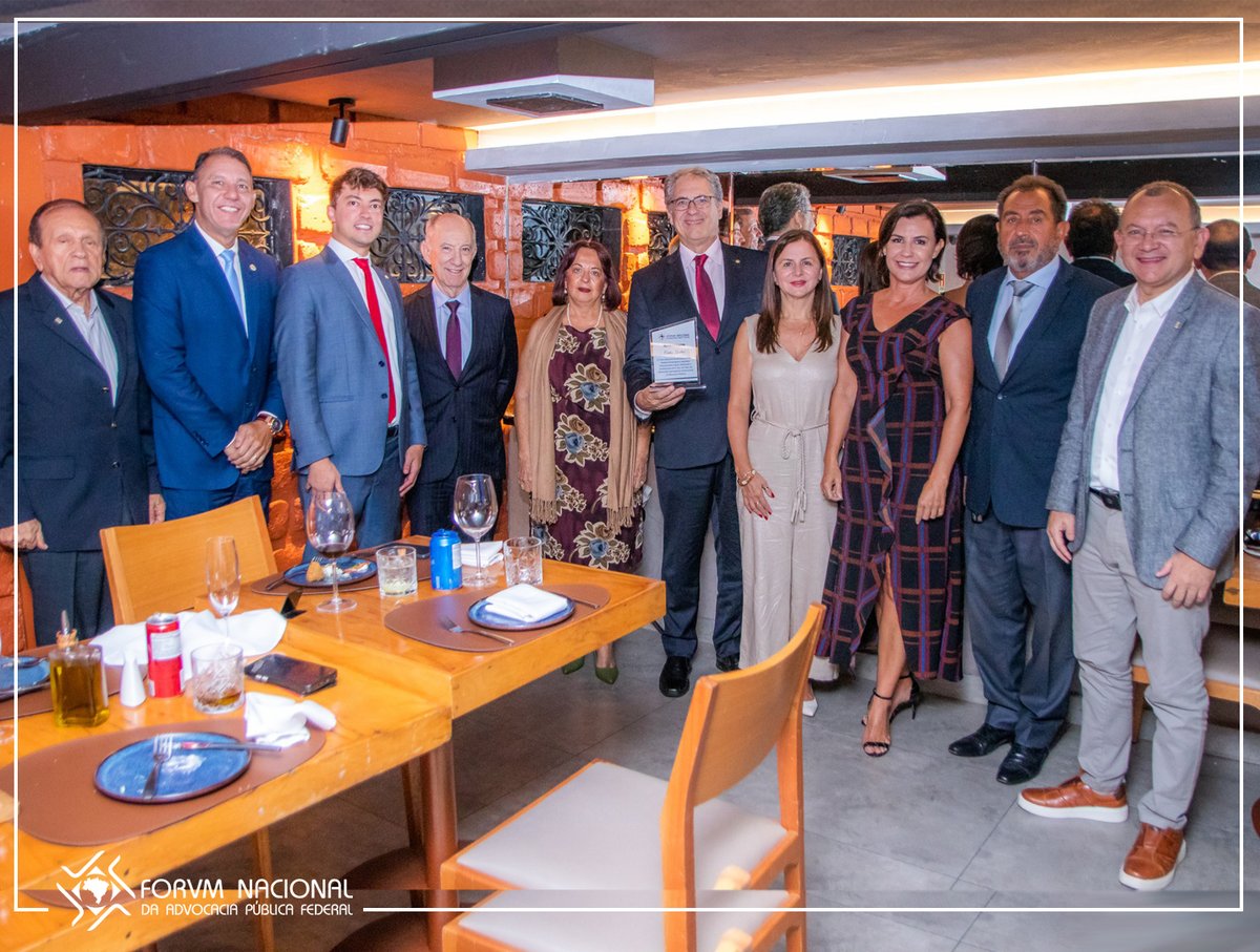 forvmnacional's tweet photo. O Forvm homenageou, nessa quarta (28), o Deputado Federal Carlos Alberto Zarattini (PT/SP), pelo reconhecimento do seu apoio em defesa das prerrogativas dos Advogados Públicos.
#advocaciapublica #forumnacional #anauni #anpprev #sinprofaz #anajur https://t.co/BkTzY9OZ9D