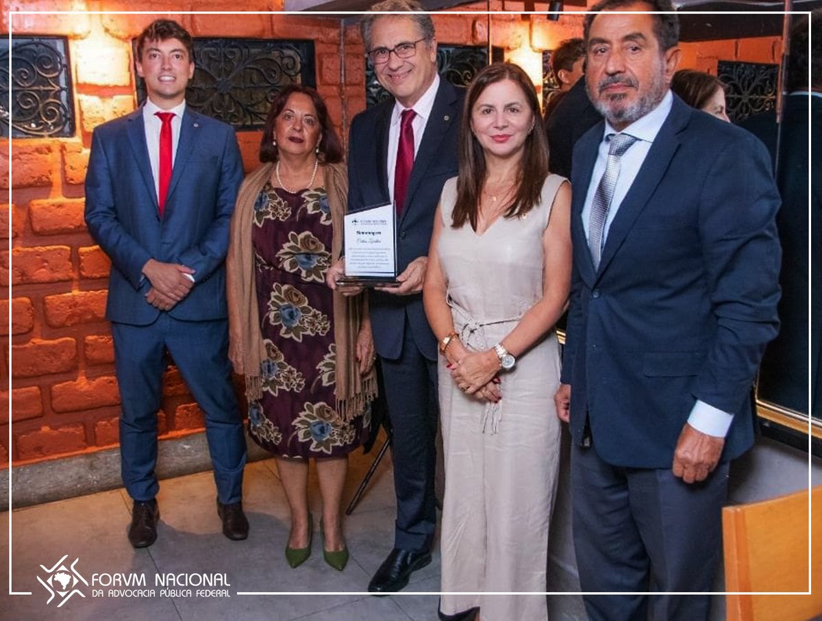 forvmnacional's tweet photo. O Forvm homenageou, nessa quarta (28), o Deputado Federal Carlos Alberto Zarattini (PT/SP), pelo reconhecimento do seu apoio em defesa das prerrogativas dos Advogados Públicos.
#advocaciapublica #forumnacional #anauni #anpprev #sinprofaz #anajur https://t.co/BkTzY9OZ9D