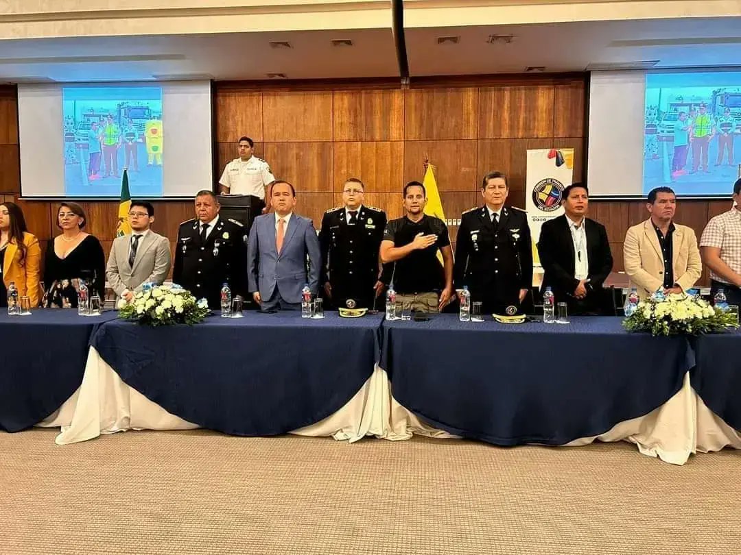 funidh_ec's tweet photo. #FUNIDH 🇪🇨
Estuvimos en el ascenso al grado inmediato superior de la Comisión de Tránsito del Ecuador #ElOro

#SomosFUNIDH 🇺🇳 https://t.co/nmR6kudFVe