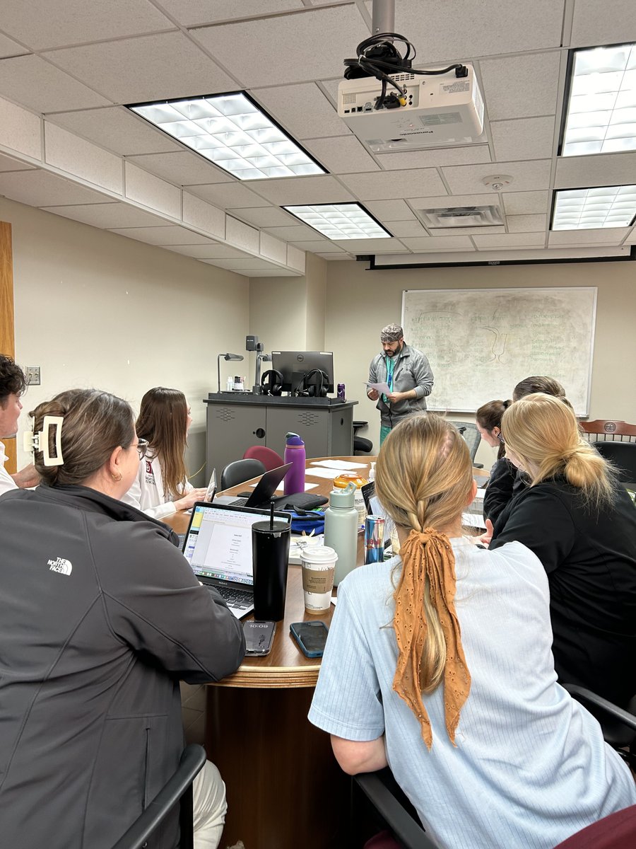 Our incredible chiefs are always going above and beyond!

Here's a snapshot of Dr. Alvarado lending a helping hand to our hardworking students as they prepare for the Shelf exam.