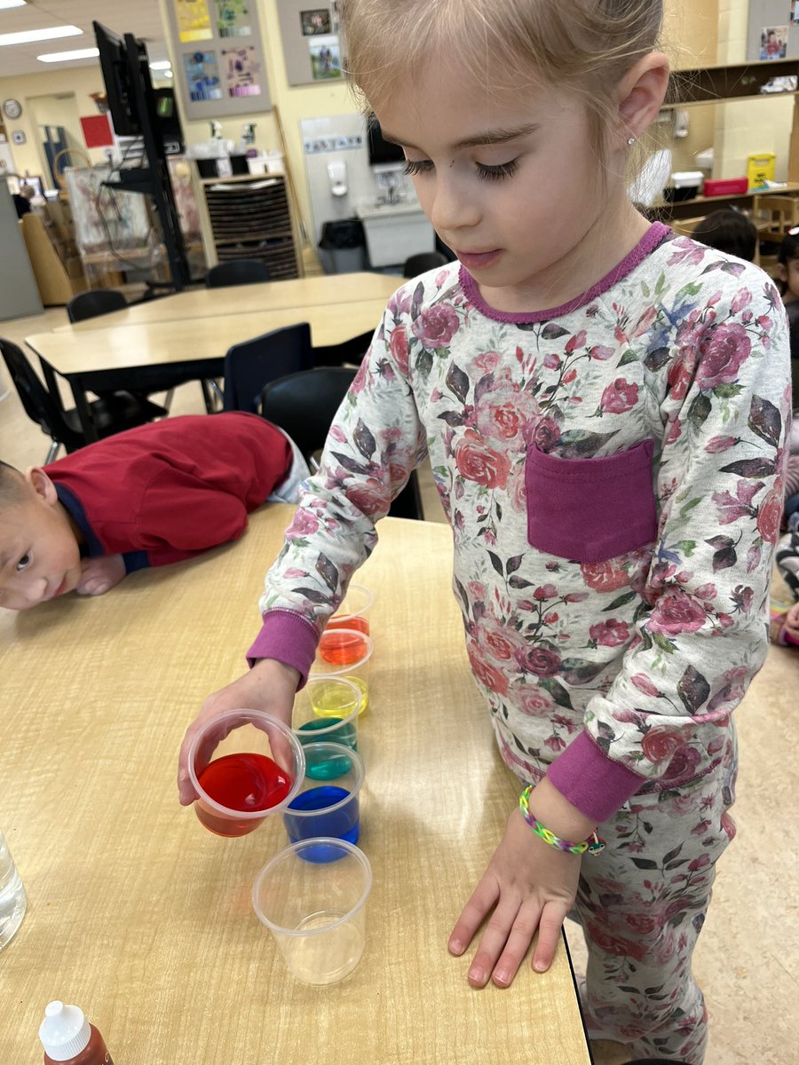 Colour mixing experiment. What primary colours do we combine to make secondary colours? We made the whole rainbow using only 3 different colours! 🌈 @APSMustangs #EarlyYears #Science