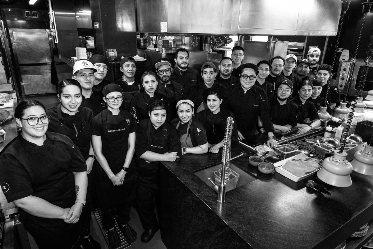 El vínculo que te une a tu verdadera familia no es la sangre, sino el del respeto y la pasión que se siente por compartir los mejores momentos de la vida.
Av. 5 de Mayo 61, Centro Histórico de la CDMX.
Reservaciones: l⁠ink en Bio.

#BalcónDelZócalo #Gastronomia #Menu