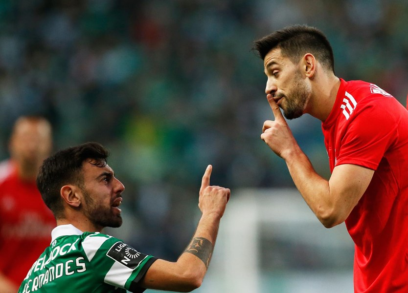 A nossa camisola pesa bem mais do que a deles.

Não fosse o árbitro e hoje tinham enfiado a carapuça de novo depois de andarem a cantar "olés" contra um Benfica que apesar de não ter jogado um caralho, meteu-os todos cagados.

Há segunda mão.