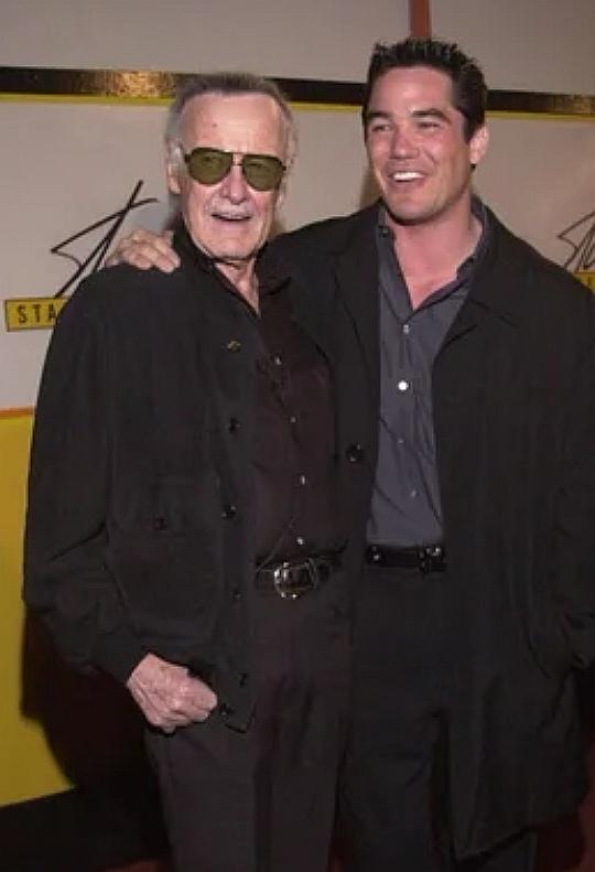 kroppandrea1's tweet photo. @RealDeanCain @TheRealStanLee What a beautiful photo of two amazing Supermen!
#RIPStanLee 🙏
#StanLee #DeanCain https://t.co/3ahilySO4a