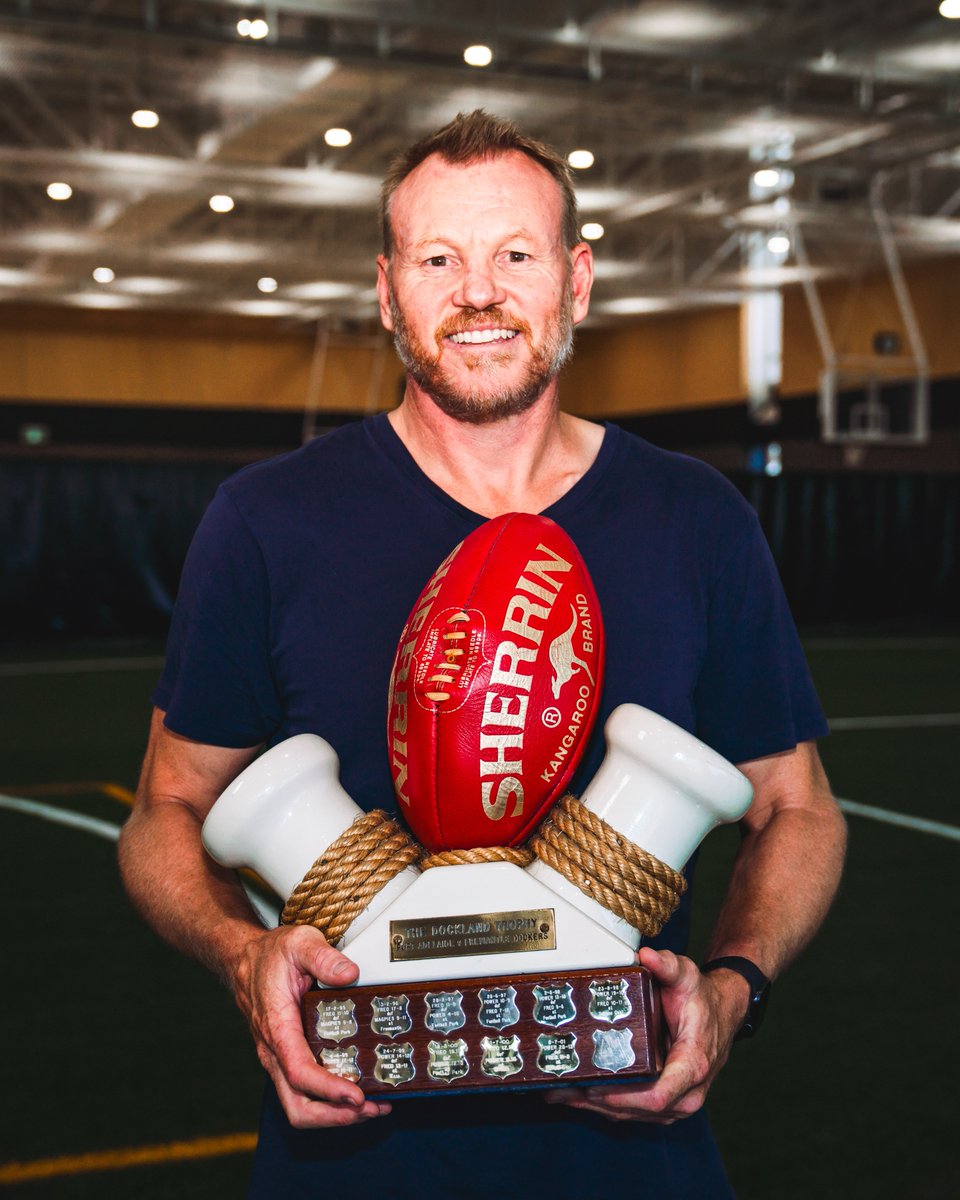 what do you think <a href="/freodockers/">Fremantle Dockers</a> should we dust off the docklands trophy for tonight? ⚡

(it's a YES from Clive!)