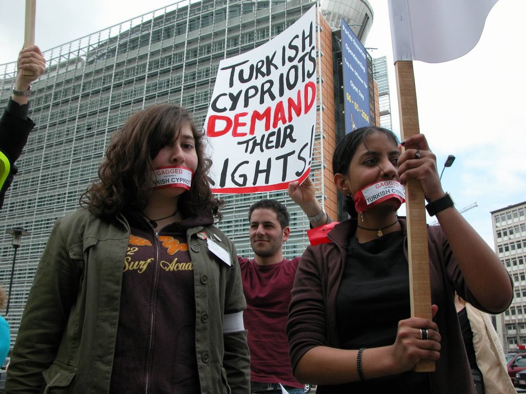 Young_Turk_Cyp's tweet image. PROTEST TO END THE ISOLATION OF TURKISH CYPRIOTS 📢‼️

WHEN - Monday 4th March 2024, 12-3pm.

WHERE - Parliament Square, London, SW1.

WHO - Monday’s demonstration is jointly organised by human rights group Embargoed! and the BTCA.

#Embargoed #EndTheIsolation