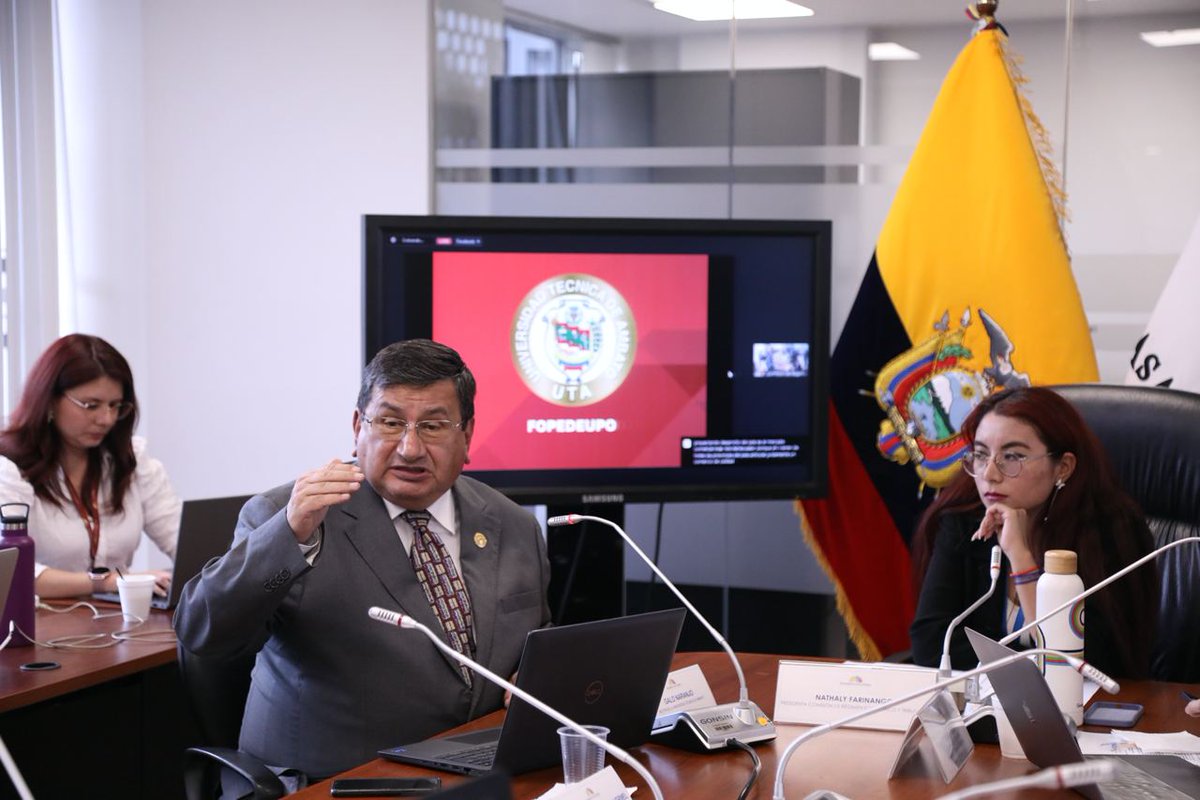 Asamblea_Ec's tweet photo. Ante @RegimenEconomAN, Galo Naranjo, rector de la @UtecnicaAmbato, menciona que la educación construye equidad, principios y valores, pues solo la educación transforma la sociedad, no hay otro camino. Además, señala que la clave del asunto es el Fondo Permanente para el Desarrollo Universitario y Politécnico (FOPEDEUPO), creado el 7 de mayo de 1996, pues “se debe realizar la reliquidación de los valores que se encuentran pendientes”. Solicita también que desde la Asamblea Nacional se ponga punto final a que se siga recortando el presupuesto a las Universidades.