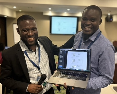 Another happy new customer for Alex Kena's QRlabelR at the @CropImprovement @FeedtheFuture annual meeting in Costa Rica -- @isra_ceraas millet breeder Oumar Diack 🌾 Machine and human readable labels for higher quality breeding operations cran.r-project.org/web/packages/q…