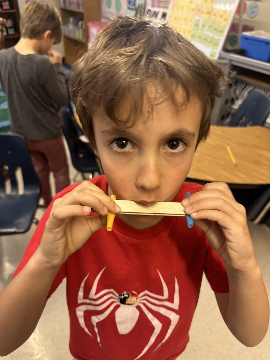 STEMbieda's tweet image. First graders are tuning into nature! 🐦 With a lesson that connects bird sounds to our rooftop garden, @KSulchek is leading the way in hands-on learning, technology, and arts integration. Absolutely fantastic! 🌿🎶 #FirstGradeFun #LearningThroughNature @drjtoney @sarapruett5…