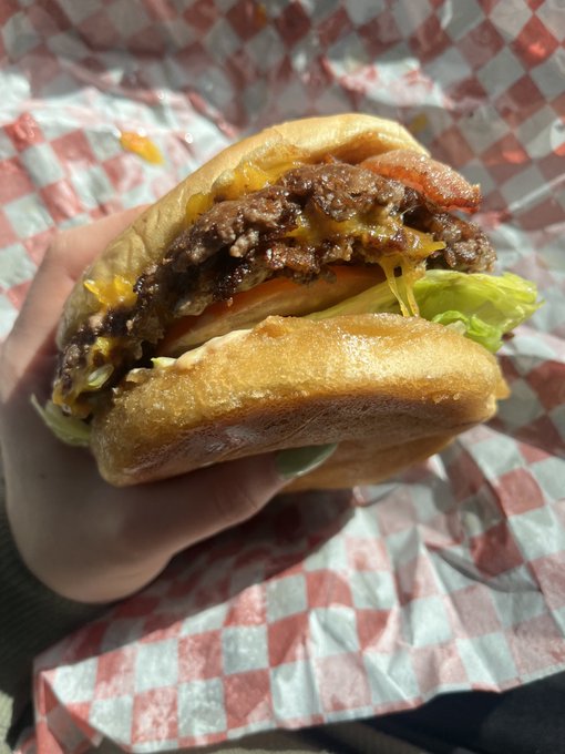 Look at it, look at ittttt https://t.co/Tm15849oTY